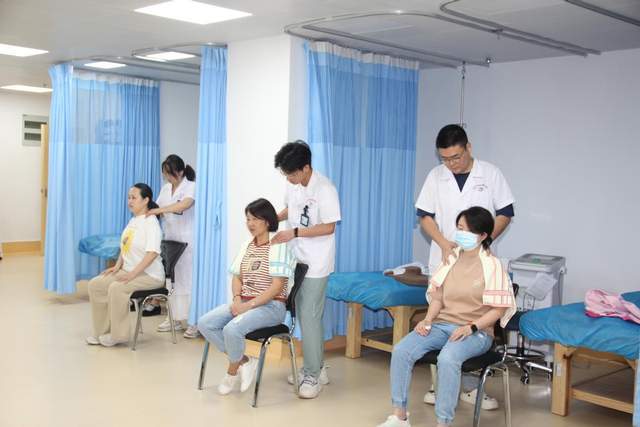 紅心向黨迎七一，志愿服務(wù)送健康——武漢市職業(yè)病防治院開(kāi)展家門口的針灸名醫(yī)義診康復(fù)診療活動(dòng)